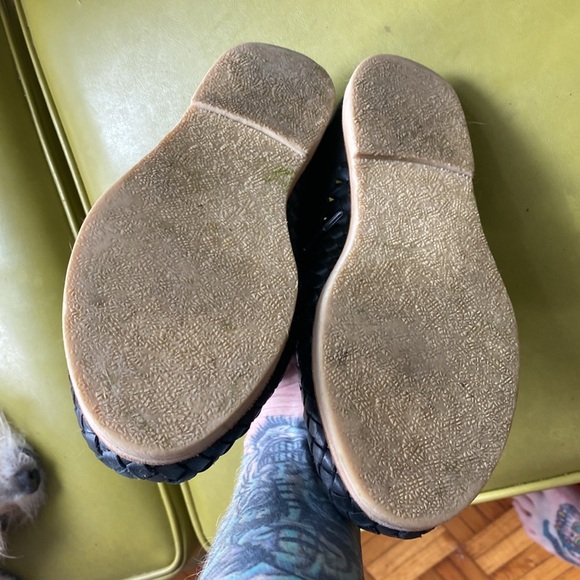 Handwoven leather shoes. - Picture 4 of 4